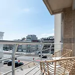 Modern Close To The For 6 דירה