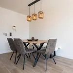 Modern Close To The For 6 *