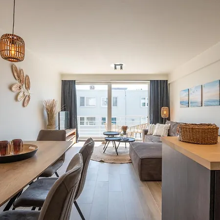 Modern Close To The For 6 Apartment