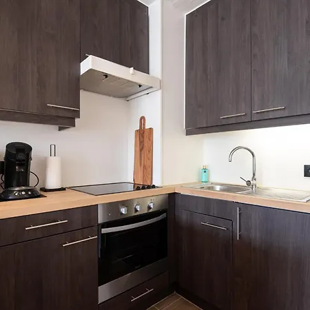 Modern Close To The For 6 Apartment *