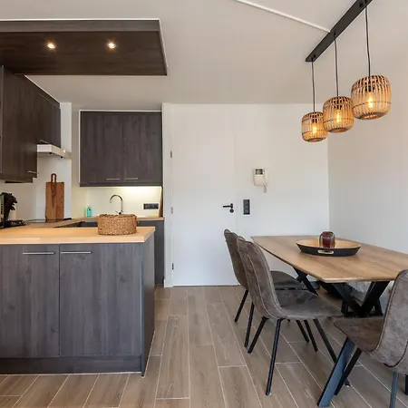 Modern Close To The For 6 Apartment