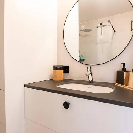 Modern Close To The For 6 *