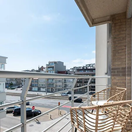 Modern Close To The For 6 Apartment
