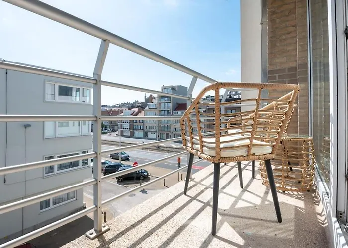 Modern Close To The For 6 Apartment