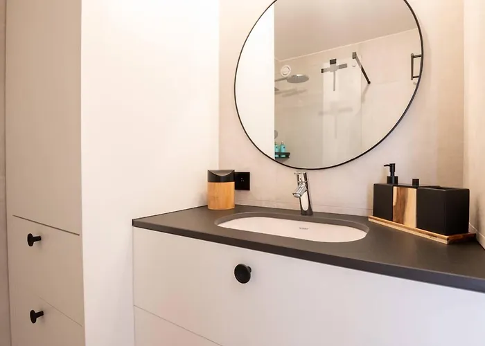 Modern Close To The For 6 *