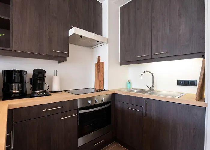 Modern Close To The For 6 *